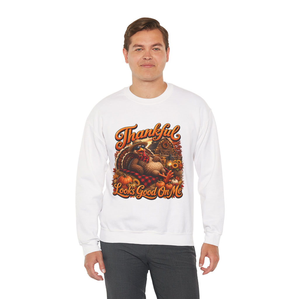 THANKFUL LOOKS GOOD ON ME Unisex Heavy Blend™ Crewneck Sweatshirt