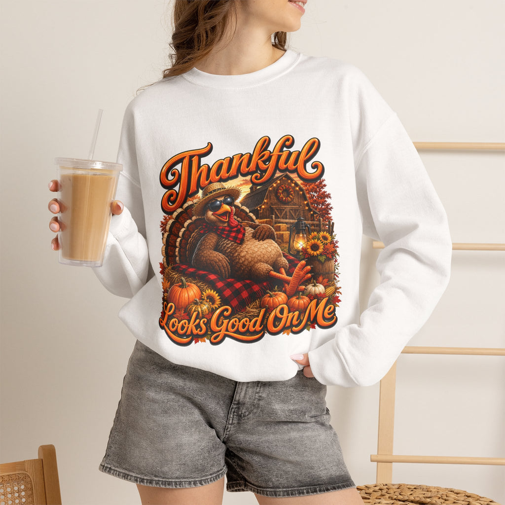 THANKFUL LOOKS GOOD ON ME Unisex Heavy Blend™ Crewneck Sweatshirt