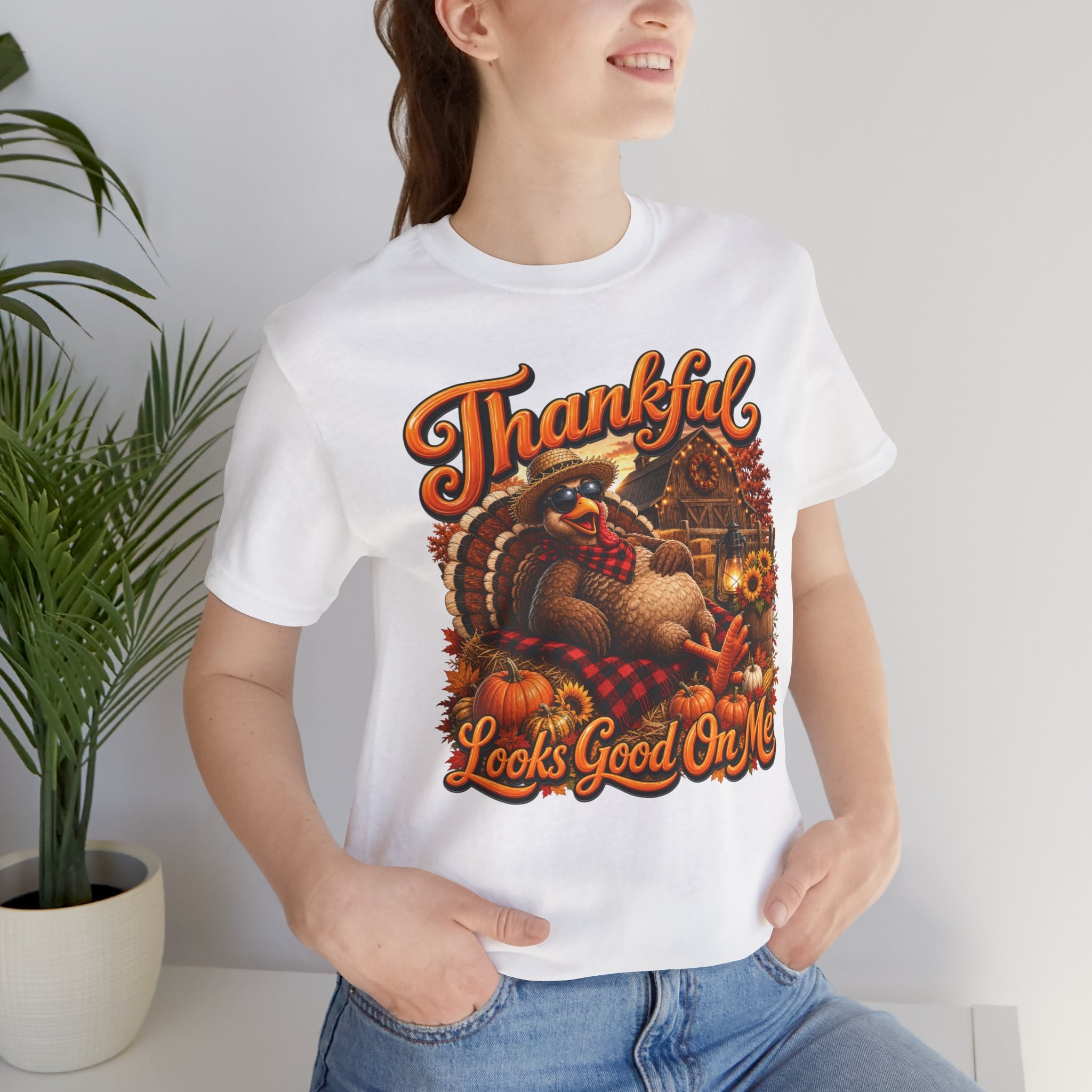 THANKFUL LOOKS GOOD ON ME Unisex Jersey Short Sleeve Tee