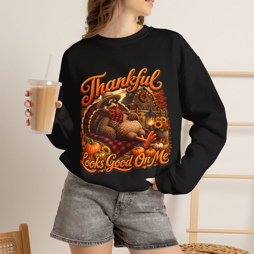 THANKFUL LOOKS GOOD ON ME Unisex Heavy Blend™ Crewneck Sweatshirt