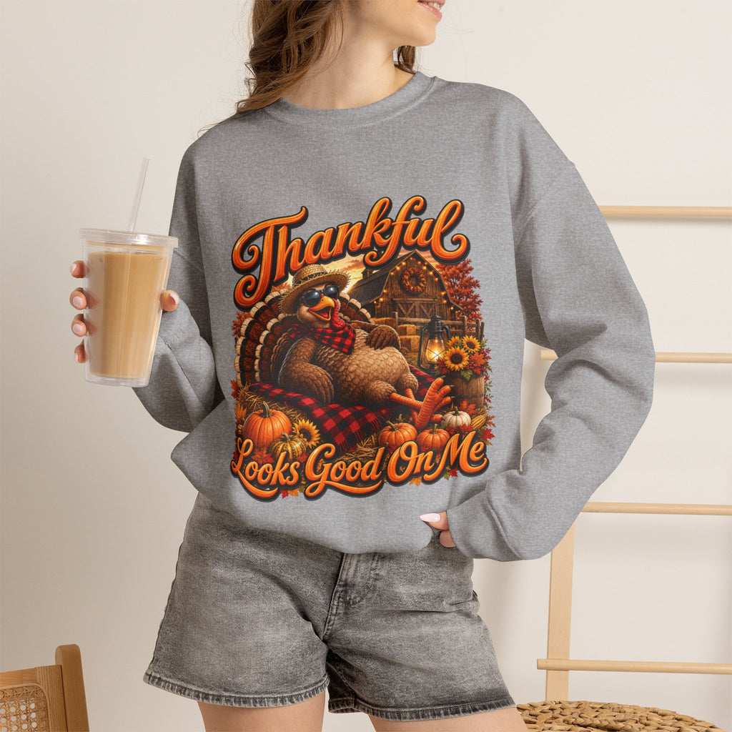 THANKFUL LOOKS GOOD ON ME Unisex Heavy Blend™ Crewneck Sweatshirt
