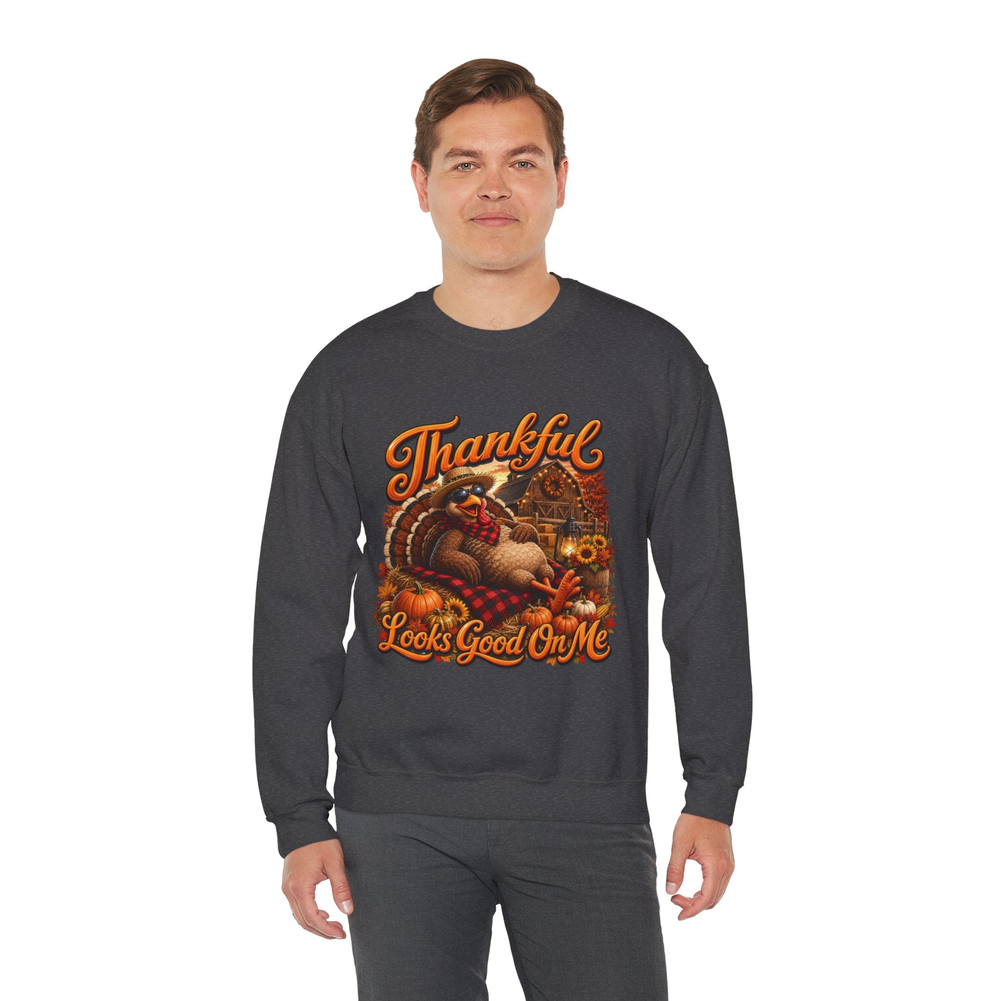 THANKFUL LOOKS GOOD ON ME Unisex Heavy Blend™ Crewneck Sweatshirt